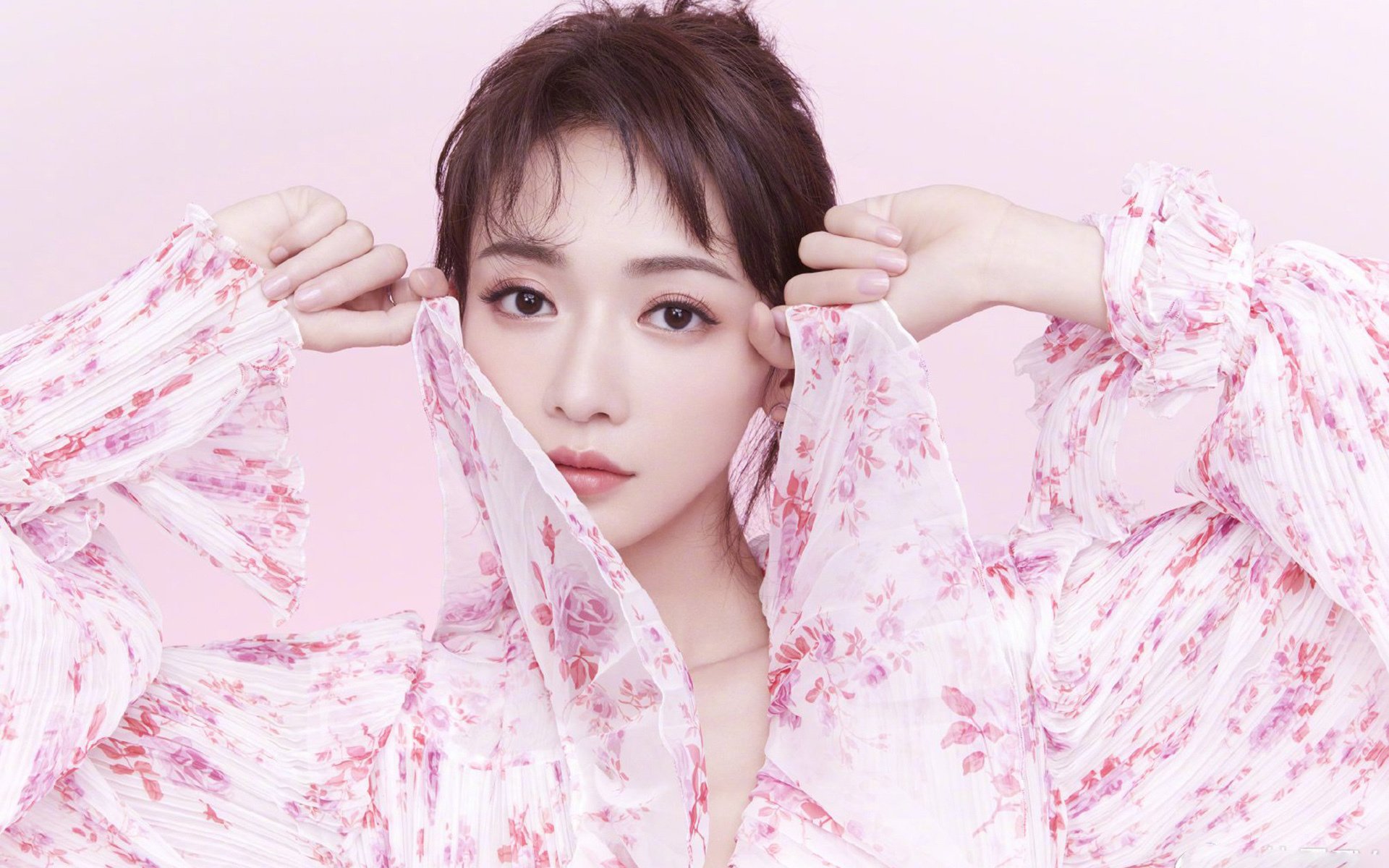 随机女足比赛中,中国队员朱某表现出色,中国女足朱薇