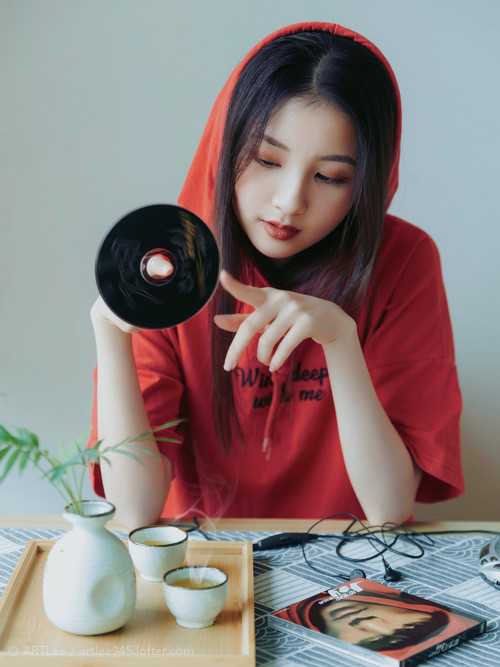 随机格拉纳达客场平局，保持稳定在中上游位置，格拉纳达俱乐部