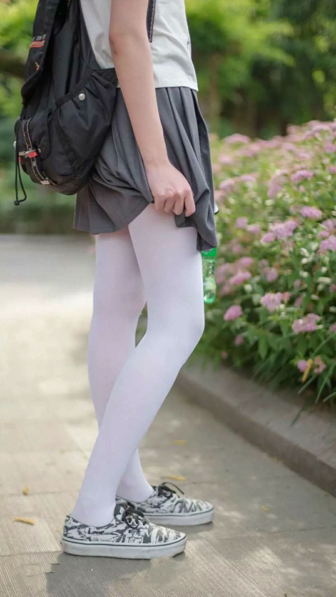 随机格拉纳达客场平局,保持稳定在中上游位置,格拉纳达俱乐部