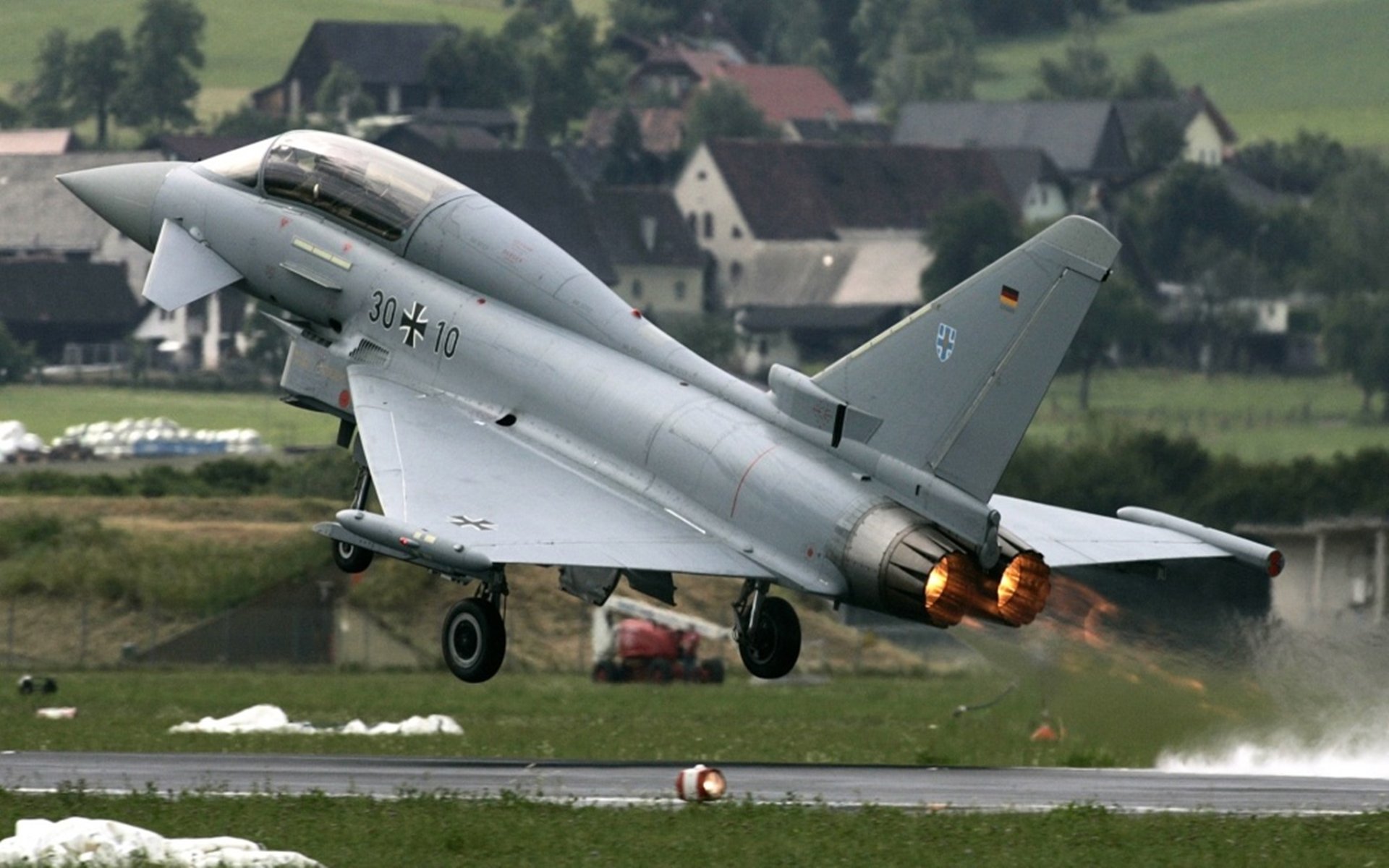 随机桑德兰攻守转换流畅，光明球场稳步前进，桑德兰主场球衣